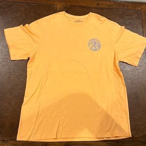 Vineyard vines t shirt